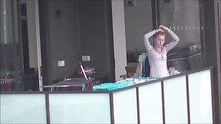 একটি অল্পবয়স্ক মেয়ে যৌনসঙ্গম