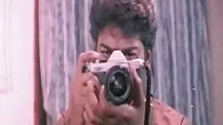 হার্ডকোর দ্বারা একটি অশ্বপালনের প্রতিষ্ঠান সামনে একটি বাংলা সেস্ক ভিডিও লোক জন্য একটি মেডিকেল মাস্ক